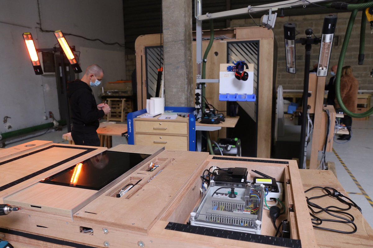 RegionNormandie's tweet photo. 🎧Zoom sur @Weem_innovation soutenue par la Région Normandie qui a inventé des cabines ergonomiques et équipées pour communiquer parfaitement (appels, visio,...). Eco-conçues avec des produits normands, elles peuvent être implantées dans les tiers-lieux, les lieux publics, etc. https://t.co/uMbT2Uq3U2