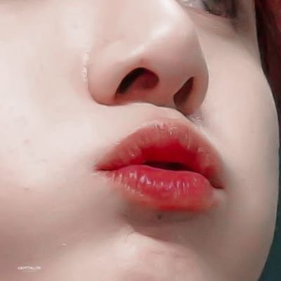 THEJKLIPS's tweet photo. the red pouty lips https://t.co/6YkRygLCJG