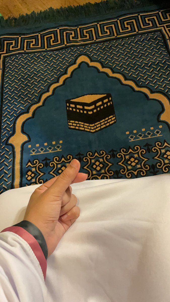 Tak pernah lagi lah, bercinta lepastu orang bagi sejadah dekat i, suruh jaga solat. Betullah orang cakap, the right person would come with the right time and situation :) the right person will not just see you for who you are, but they will feel you too.