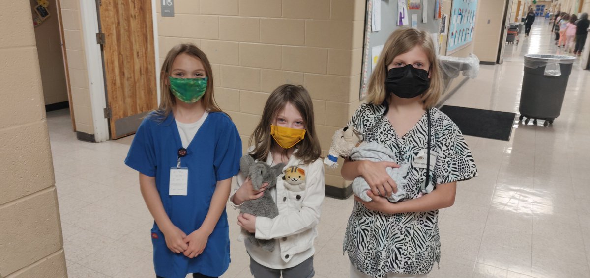 MsDavis_Teaches's tweet photo. @BeltonEdFound Look at our awesome 2nd grade veterinarians! They are ready! https://t.co/BmCOKY17or