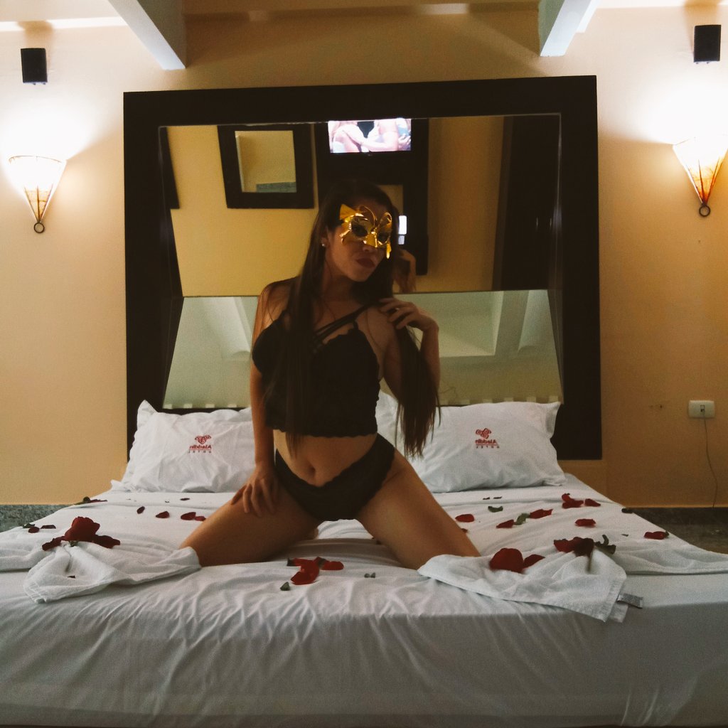 arianny06747194's tweet photo. Hola amores puedes convertirte en mi fans por https://t.co/kQlrLF38o6 muy buen contenido y lo mejor tengo descuento... https://t.co/dAZIsQa03r