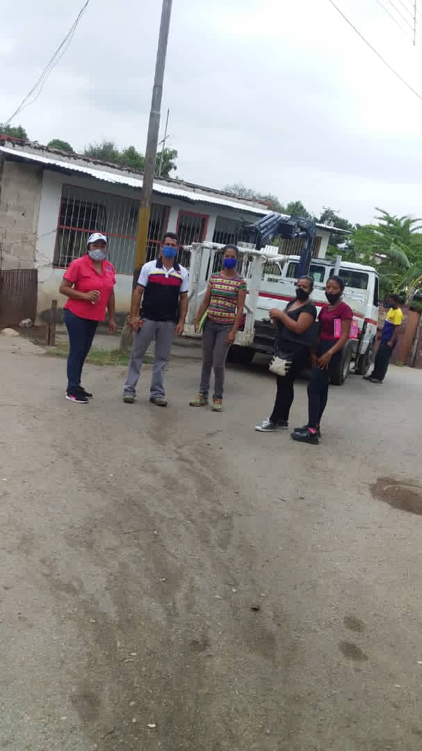 12Abr 
Siguiendo orientaciones de la Alcaldesa <a href="/MarisselaPSUV/">Marisela Arenas</a> , cuadrilla eléctrica realiza labores de sustitución y colocacion de luminarias en el sector los angelinos con el fin de atender de manera oportuna las necesidades del pueblo.
#RebeldiaBicentena