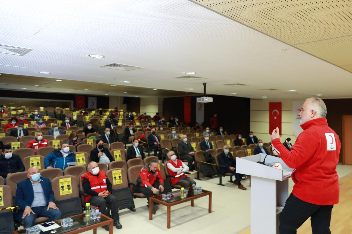 KViransehir's tweet photo. Türk Kızılay Genel Başkanımız Sayın Doktor Kerem Kınık,Viranşehir Kızılay Şube Başkanımız Sayın Abdulkerim Etli'ye 2020 Yılındaki Gayreti ve Yapmış Olduğu Özverili Çalışmalardan Ötürü Teşekkür Etti.

#sensizolmaz 

#iyiliksensizolmaz https://t.co/uvk8dG7sMN