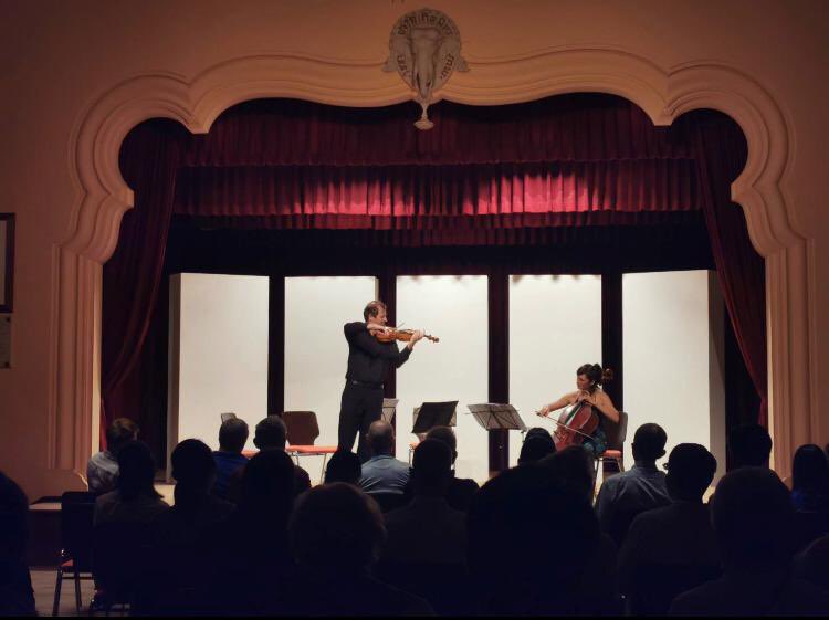R2ViolinCello's tweet photo. Encore! Encore! The #encore of choice at #TheSiamSociety was ‘White Lotus Pas de Deux’, arranged for The Watkins Duo by Ishmael Wallace of “Bua Khao” by Thanpuying Puangroi Apaiwong.
#StringsConcert #LiveMusic #Duet #Concert #Violin #Cello #BangkokMusic https://t.co/KmVDho8Dmj