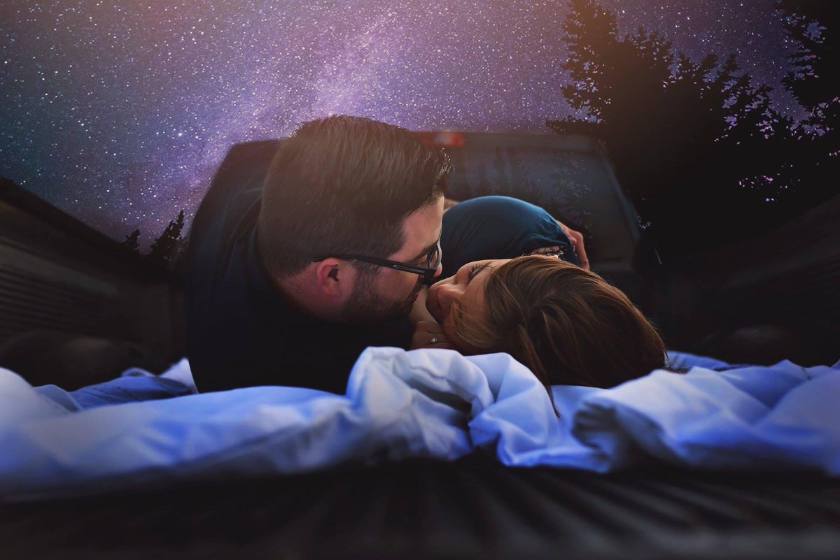 Baby you're now on fire, you're on fire
Out in the dark, wrapped up in the stars
So right, I'm so high
You and me, wild and free
Way out in the woods no body for miles
Love in the back of the truck with the tailgate down
Just us and the speakers on
#Speakers // <a href="/SamHuntMusic/">Sam Hunt</a>