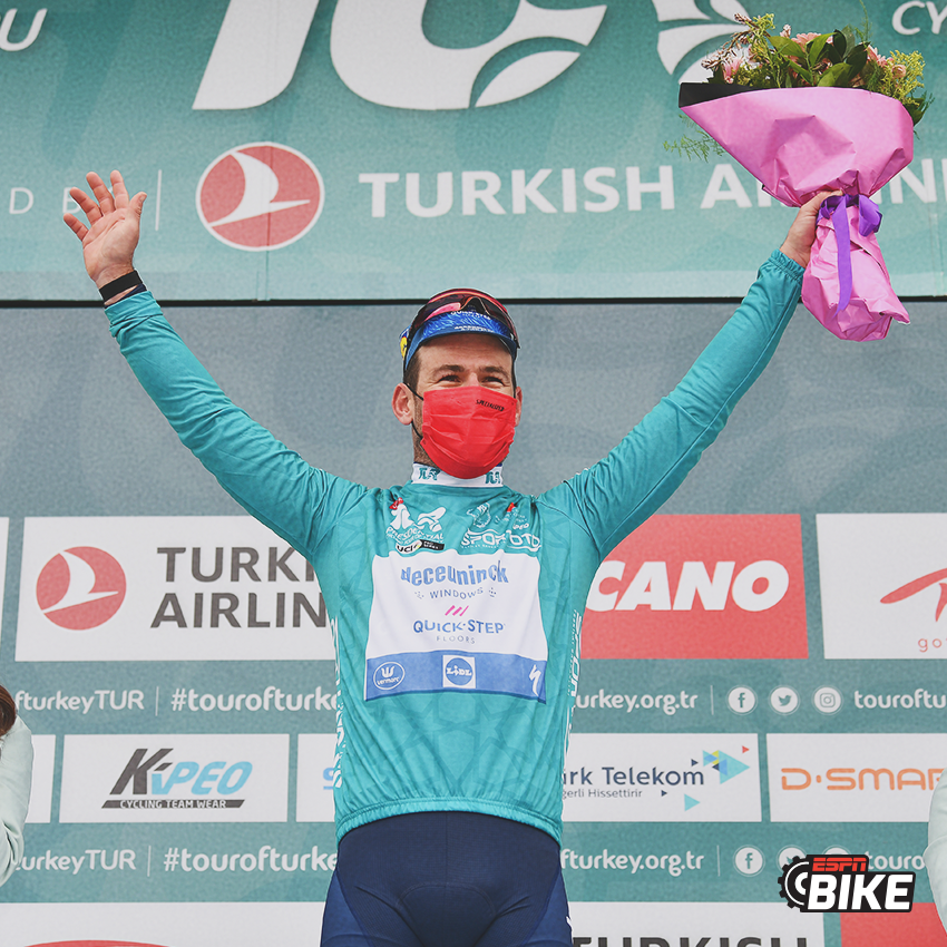 ESPNCiclismo's tweet photo. #ESPNBike 🔝🤩 Como si fuese poco, además de la victoria, ¡Mark #Cavendish es el líder del #TourDeTurquía!
Tras ganar la etapa 2, el británico del #DeceunickQuickStep manda en lo más alto de la general. ¡Qué día! https://t.co/ZavR9yEwfr