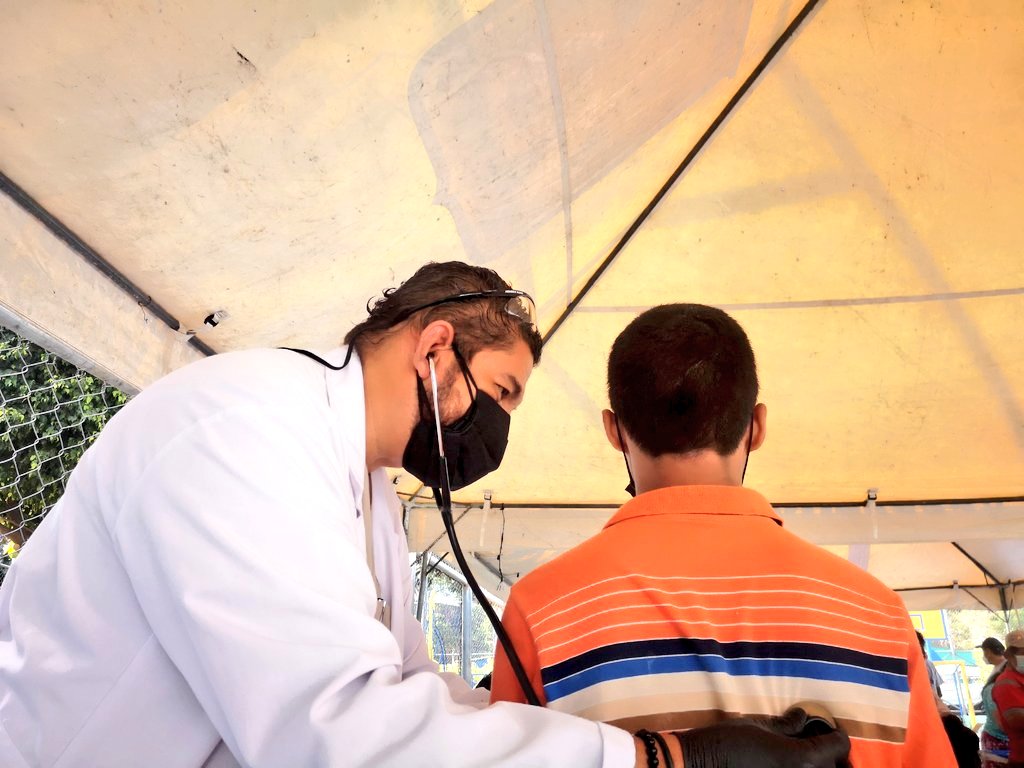 Roberto65018097's tweet photo. 👨‍⚕️👩‍⚕️ Iniciamos la semana llevando salud a nuestra gente. Está mañana nuestro equipo se encuentra en Colonia Shangrila, Distrito I, aquí atendemos a los capitalinos con salud de cálidad y gratuita. #SSESSALUD https://t.co/9ri5PcEqEm