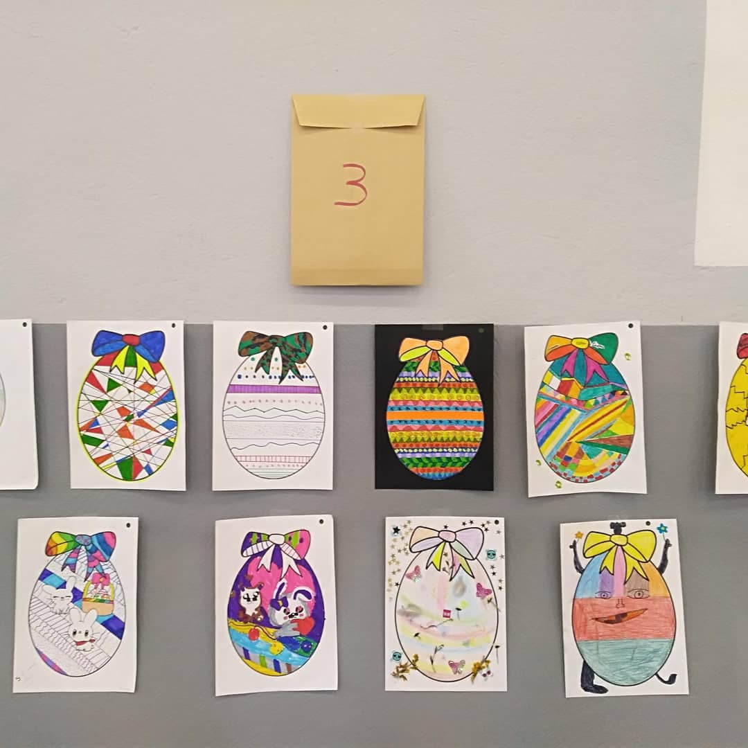 53eRT1's tweet photo. Le 53 a organisé un concours de dessin ouvert aux enfants de 3 à 10 ans du #53RT et du #soutien du régiment .
Les dessins reçus ont été répartis de 3 à 5 ans de 6 à 8 ans de 9 à 10 ans
#pâques #soutien #GSBdD #concours #dessin
#53RT #COMSIC
@armee2terre @armees_zne https://t.co/vZJq48VwNj