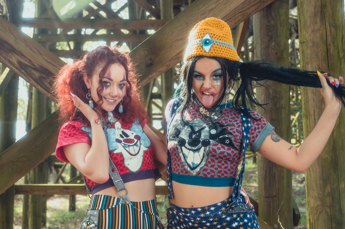 ⭐️🎈Terrestrial • Tricksters 🎈⭐️
Clothing made by me✨
Photo by:: @interstellarphotography 
•
#clowngirl #handmade #powerpuffgirls #mrmime