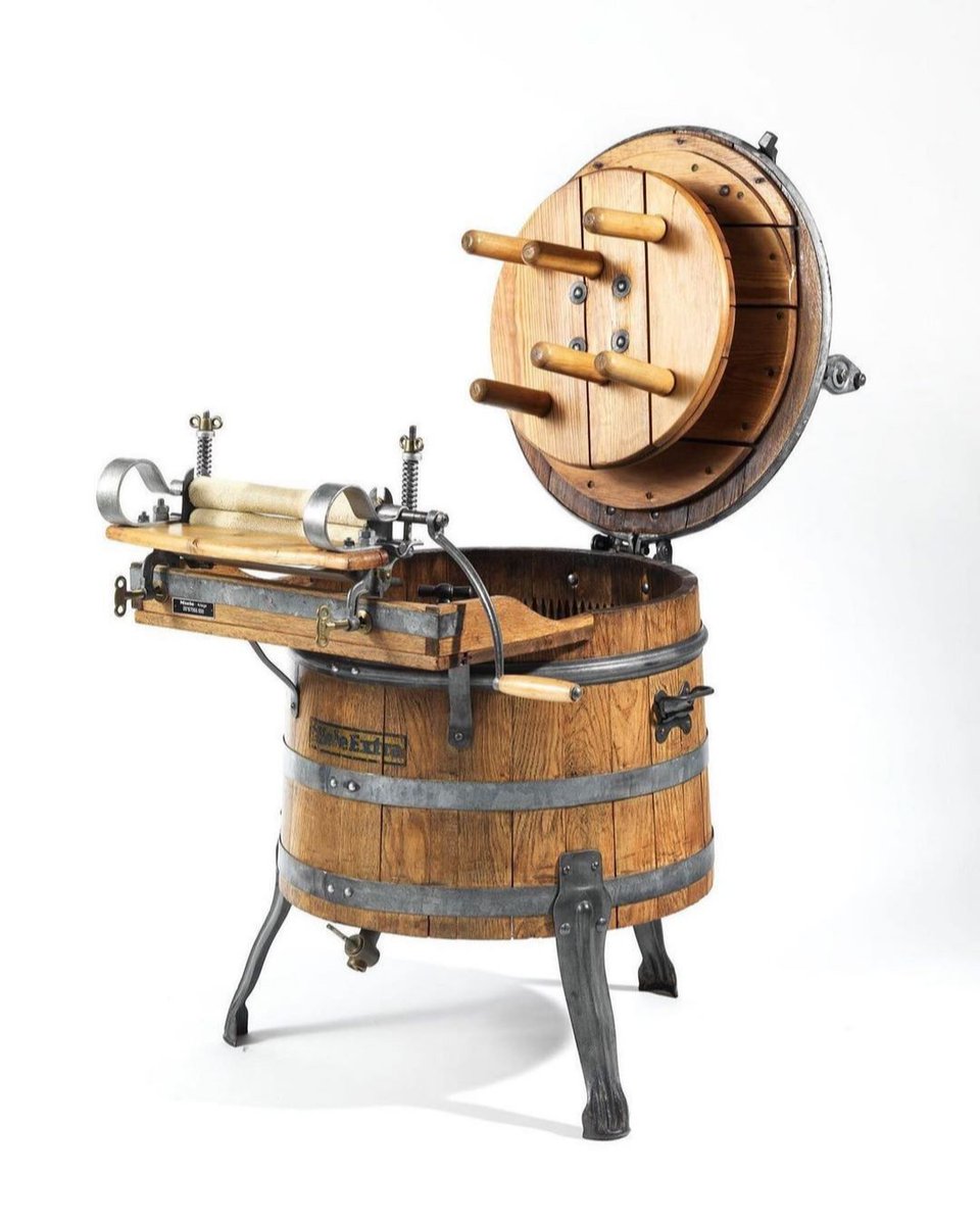 Miele_Nigeria's tweet photo. This is Miele's first washing machine based on a churn. It was produced in the early twentieth century.
#MieleNigeria #Miele #MieleWashingMachine #MieleHistory https://t.co/CgZuq701Q7