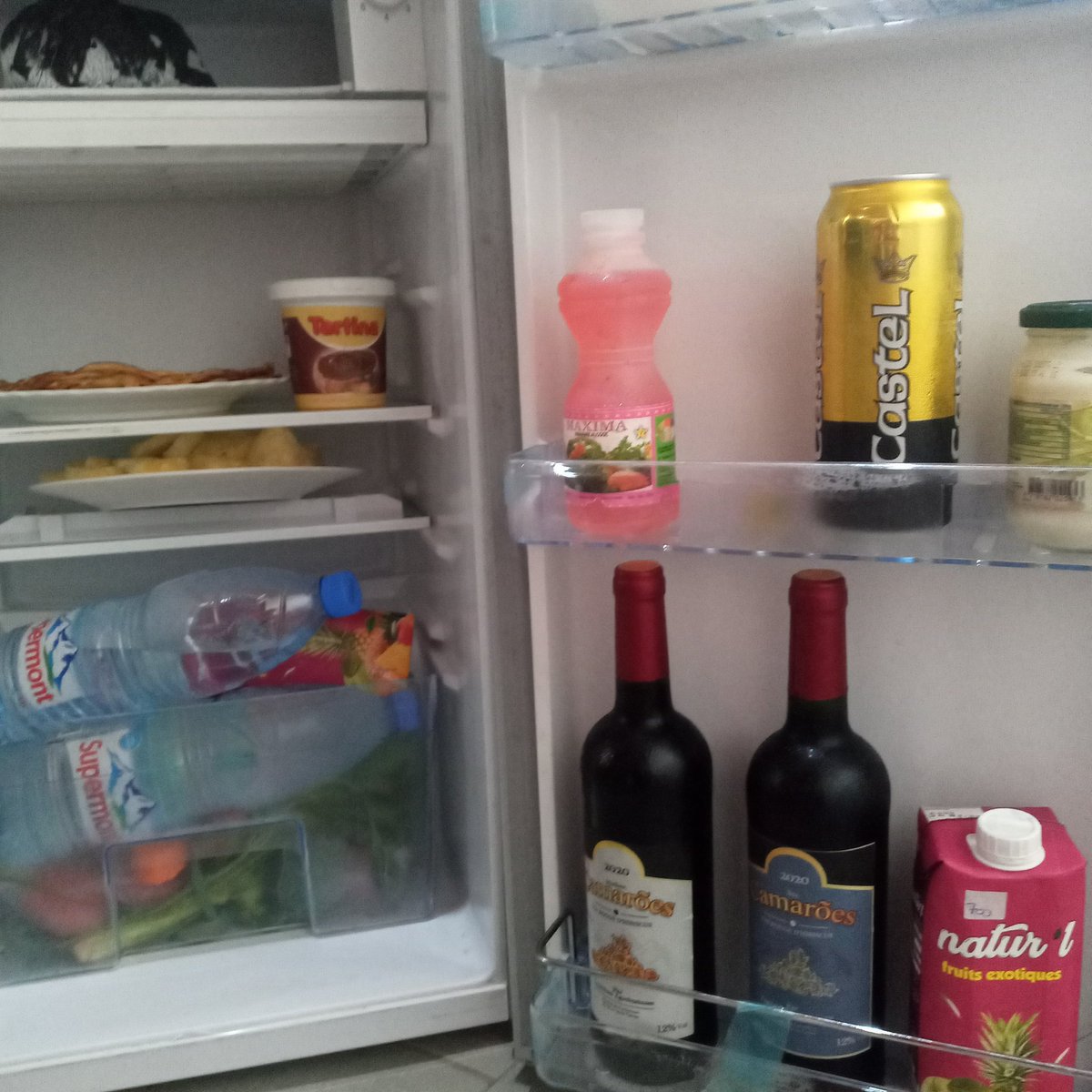 CamaroesWine's tweet photo. Thirsty? Keep calm and open the fridge...
#Camarões #wine #winelovers #winerare #wineinspiration #winewelove #MadeInCameroon #madeinafrica #Mic #coldwine #agriculture #agribusiness #Entrepreneurship #tef2021 #yali https://t.co/GsYFslgtEE