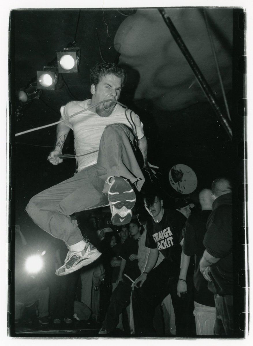 forgerelli's tweet photo. One King Down. Albany, New York. 2000. Rob Fusco just flying around. @Luminancestry #onekingdown #evr @equalvision
Listen here to what is still my all time favorite 7 inch: https://t.co/1djR7H6tVP https://t.co/idw7uBgCKv