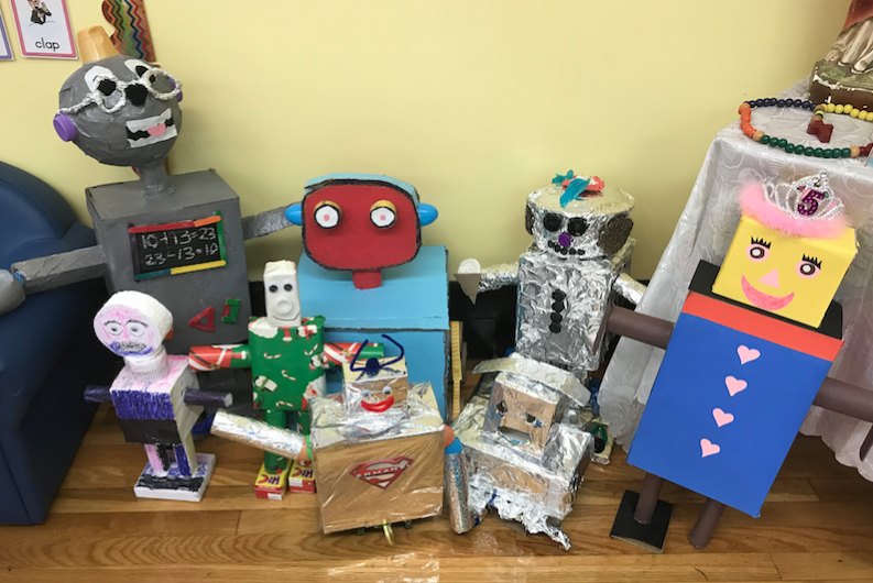 MurraySFABX's tweet photo. Kindergarten did an amazing job on their 3D Robots! #kindergarten #sfabronx #3Drobots https://t.co/Anz5t2TKDo