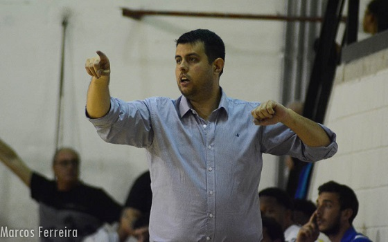 #METRO | "UN DESAFÍO MUY IMPORTANTE"

Mathías Nieto fue confirmado como técnico de Larre Borges, pensando en el próximo torneo. El flamante entrenador se tomó unos minutos y dialogó con BC sobre esta nueva etapa.

✍️ <a href="/CRossiello32/">Claudio Rossiello</a>
📝 basquetcaliente.com/2021/04/11/un-…