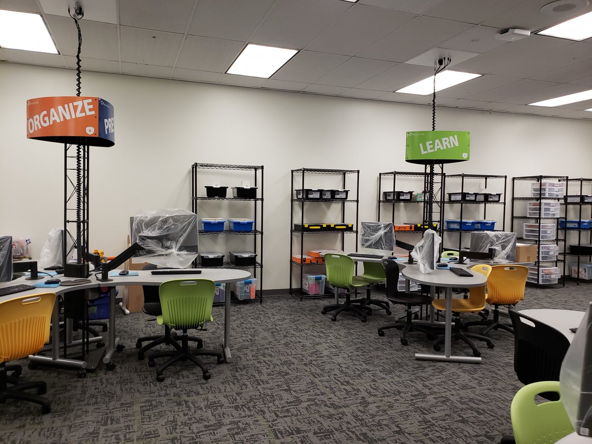 RPS_Schools's tweet photo. 📣When students at @HMSWarriors1 return in-person, they can look forward to working in the new STEM labs! Much appreciation to all of our community partners and administrators who helped make the STEM lab a reality! #WeAreRPS #TeachWithLove #LeadWithLove #ServeWithLove https://t.co/zd02bQhgjV