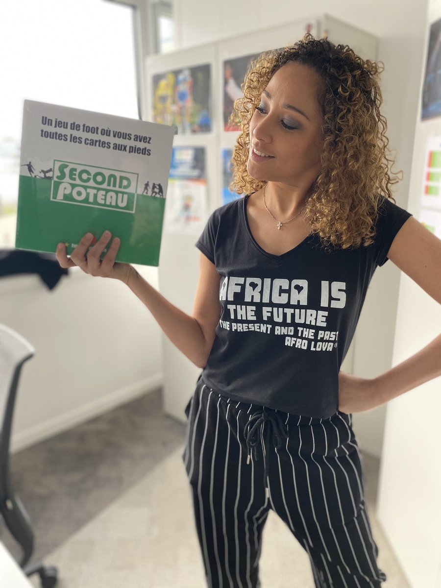 🎁 CADEAU 🎁

Ce lundi, <a href="/vsainsily/">Virginie Sainsily</a> vous fait gagner la boîte de jeu @SecondPoteau3 ! Un jeu de carte stratégique et convivial autour du football, fabriqué en France 🇫🇷

Pour gagner : RT + Follow <a href="/lequipedusoir/">L'Équipe du soir</a> 🤞#EDS