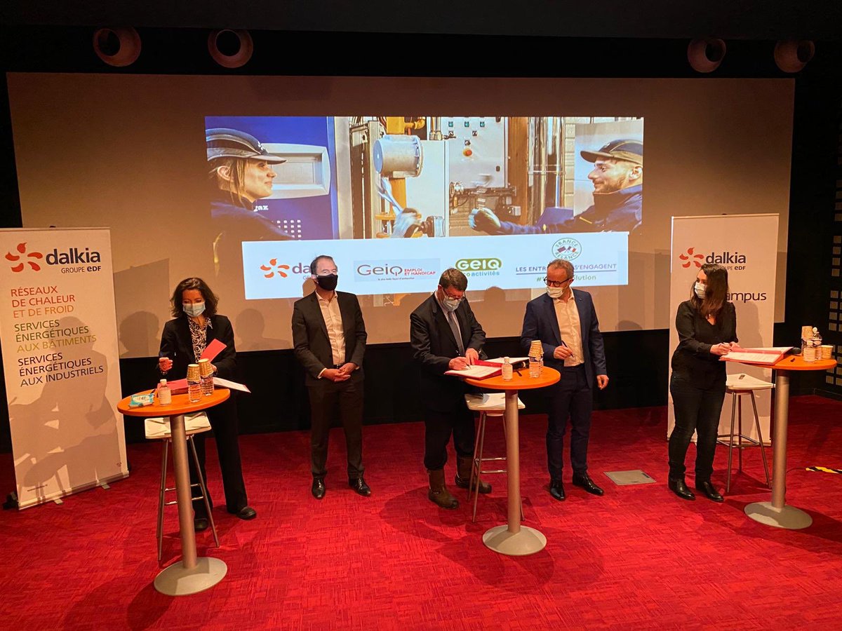ThibautGuilluy's tweet photo. Avec @JehannoSylvie, PDG de @dalkia, visite ce jour du #CampusDalkia qui forme chaque année près de 200 alternants aux indispensables métiers de la transition énergétique.

Un engagement qui s’inscrit dans le cadre de la mobilisation https://t.co/O5Zbe9FfxL
#1jeune1solution https://t.co/vZ4w8lYCoy