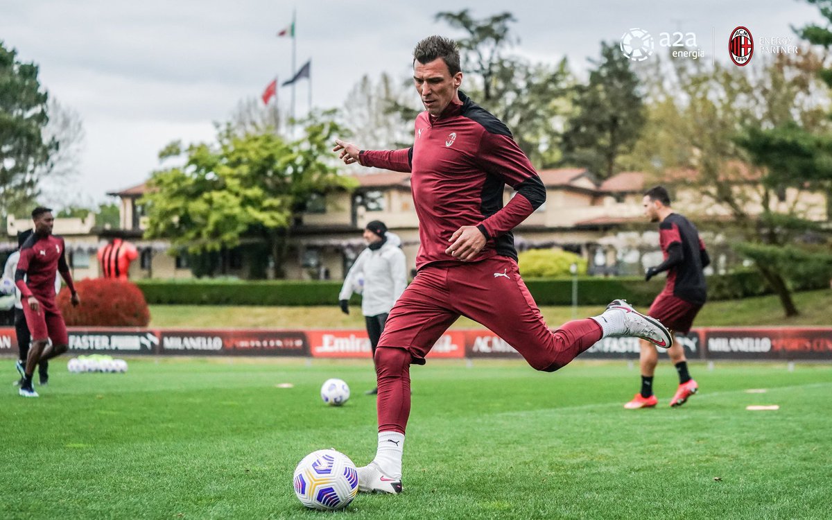 acmilan's tweet photo. A new working week begins ⚒
Nuova settimana di lavoro a Milanello ⚒
#SempreMilan 

@gruppo_a2a https://t.co/FWPMTMBef6