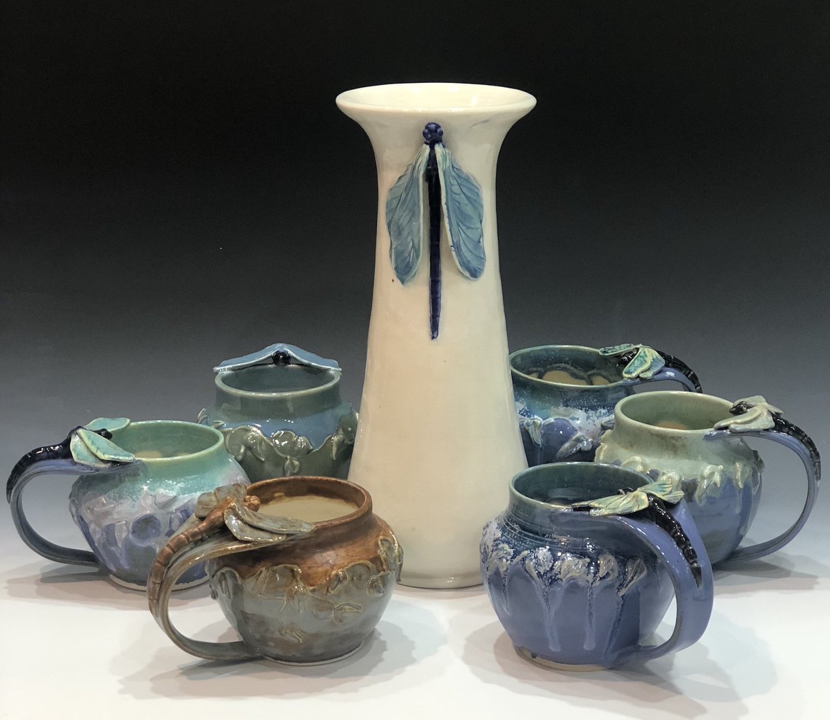 CraftyFeast's tweet photo. We are just under a week away from @TheVista's 29th annual Artista Vista! 🎨 This weekend-long event will celebrate the arts from Friday, April 16 to Sunday, April 18 in Columbia's premier art district, The Vista. See you this Sunday? 👀 https://t.co/zlQRRPdwGv