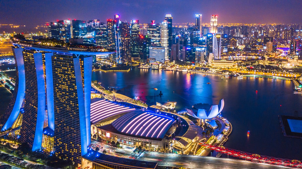 AffordableLux10's tweet photo. Singapore should definitely be on everyone's bucket list! 

For the ultimate trip, stay at the iconic Marina Bay Sands hotel which boasts the world's longest elevated infinity pool. Admire the incredible panoramic views of the city from the 57th floor!

#Singapore #Marinabaysands https://t.co/EybcSJLk2D