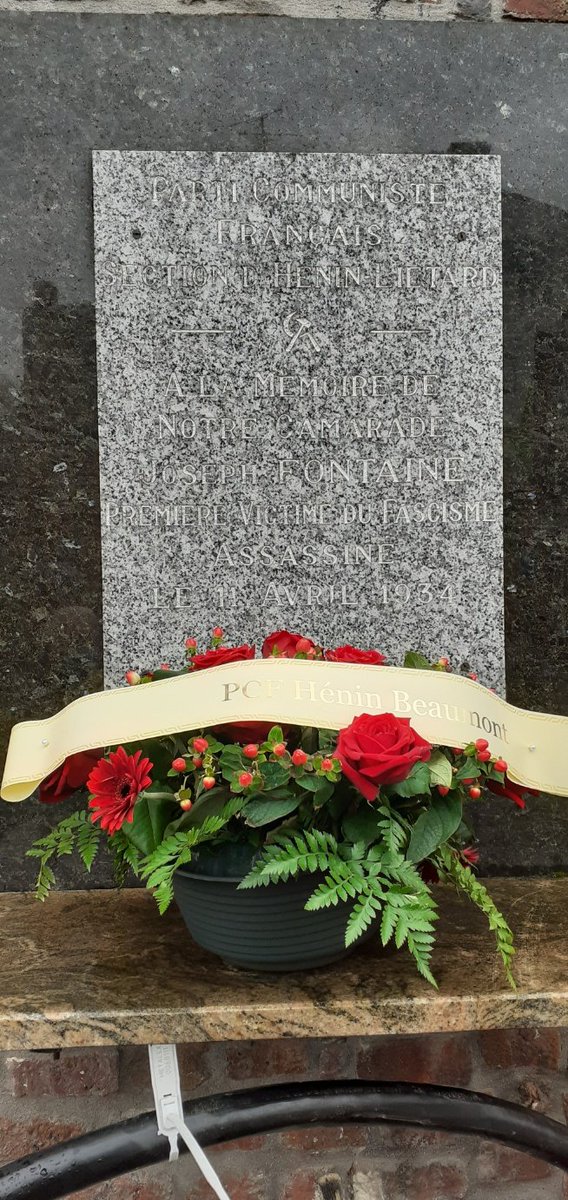 PCFhenin's tweet photo. Accompagné des camarades de la section PCF d'Henin-Beaumont, nous avons rendu hommage aujourd'hui à Joseph Fontaine, militant communiste tué par un fasciste alors qu'il manifestait contre une réunion publique organisée par l'Action Française à Hénin-Liétard. https://t.co/RuyB8oPWiA