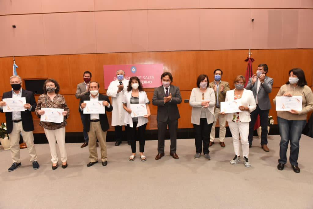 ¡Gracias! 👏🏻♥️

Reconocimos a los médicos jubilados que atienden a través de tele consultas a pacientes con COVID-19 permitiendo garantizar la atención de manera virtual.
