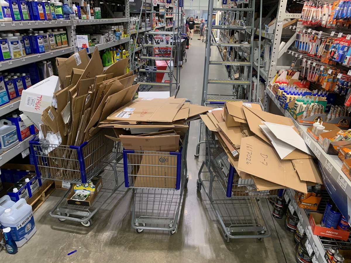 Great Job MST 2623. Packing down Paint accessories in our Lowe’s of Spotsylvania store. @damianftaylor @g_palomares1290 @RosaJDQC1290 @shuell_bill @MYoungsonLowes @BenitoKomadina #cardboardchallenge