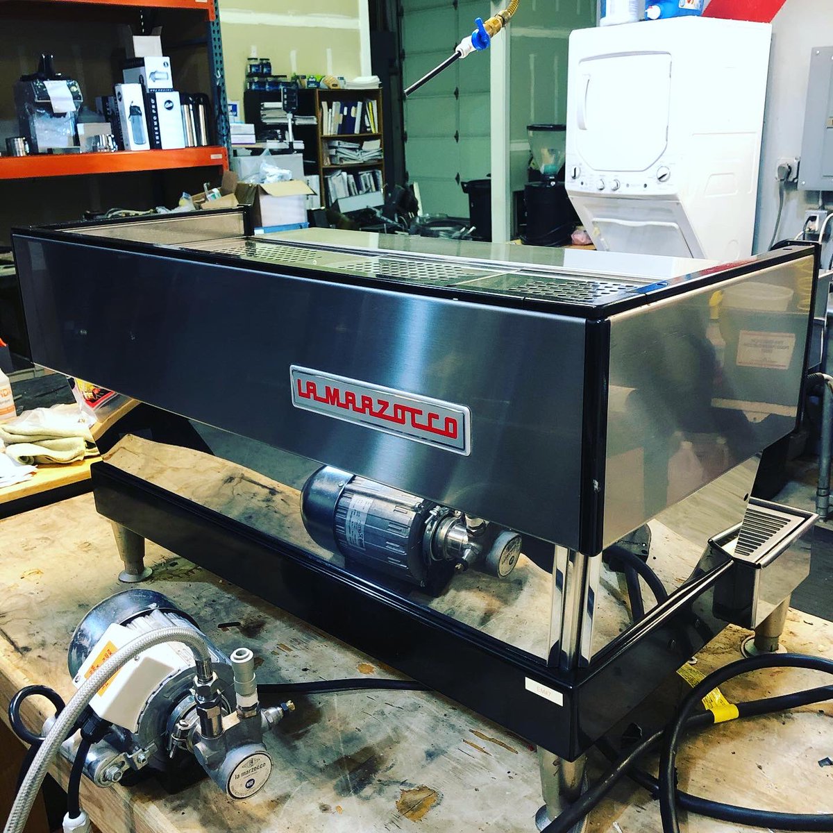 EspressoMePDX's tweet photo. Another Marzocco rebuild in the books! This one came out looking good as new!
•
•
•
#lamarzocco #espressomachine #coffee #coffeelover #espresso #coffeebeans #coffeeshop #rebuild #espressotech #coffeetech #goodasnew #coffeegram #instacoffee #dailycoffee #coffeebreak #coffeetime https://t.co/3gGWk1WI2q