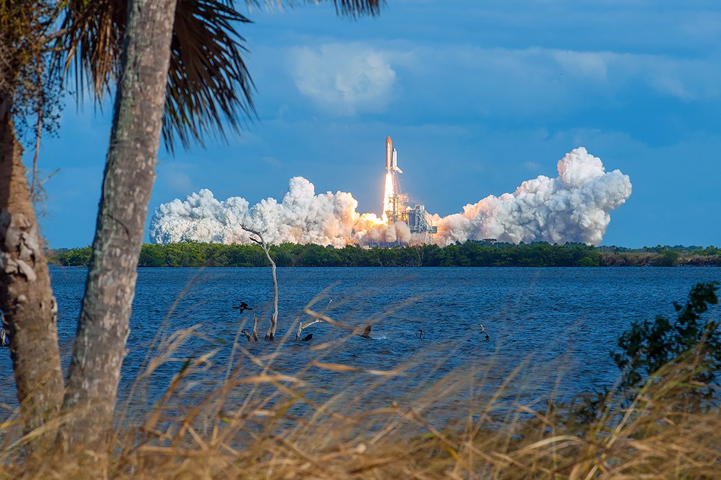 LaunchPhoto's tweet photo. 40 photos for 40 yrs since STS-1, cont'd! (Clockwise from top L): Final firework farewell for Atlantis; Atlantis with VAB after retirement; STS-129 Atlantis heads for the ISS; Discovery and 747 SCA depart KSC at dawn. Prints/book: https://t.co/CcI9VLucj0 https://t.co/nwxIe0wd5r