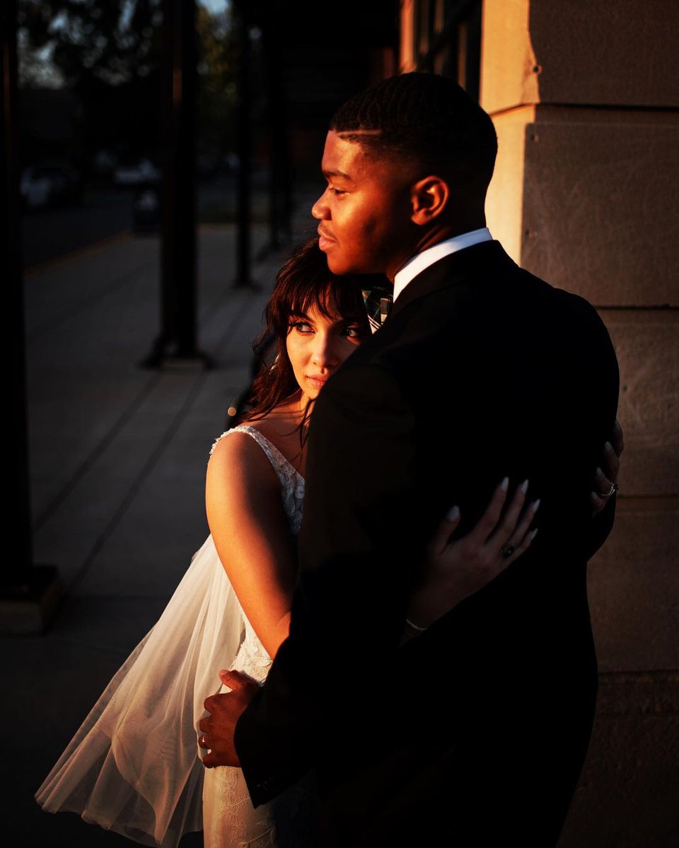 Neidhammer's tweet photo. Golden hour ✨

#neidhammerwedding #indywedding #weddingphoto #weddingday #ido https://t.co/xAmtOBr8gu