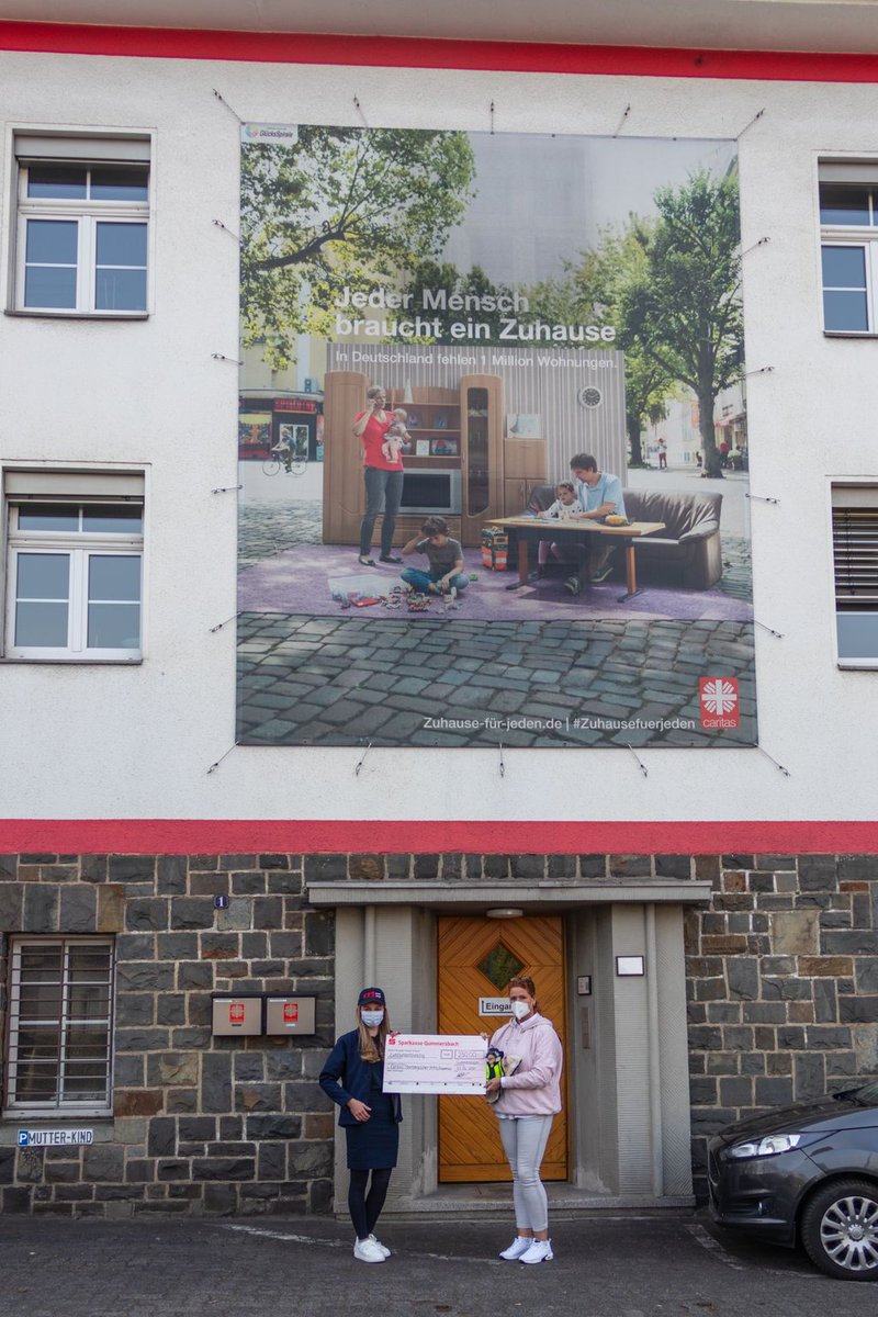 Mit 3 Mitarbeitern des Rapid Relief Team wurden der #Caritas #Gummersbach am 01.4.2021 ein Scheck und Cookieboxen (1 Box  = 10 Stück) für das #Frauenhaus übergeben. Das Geld wird zum großen Teil für #Frauen genutzt, die dort hinkommen und kein Geld haben.

Danke ans ganze #Team!
