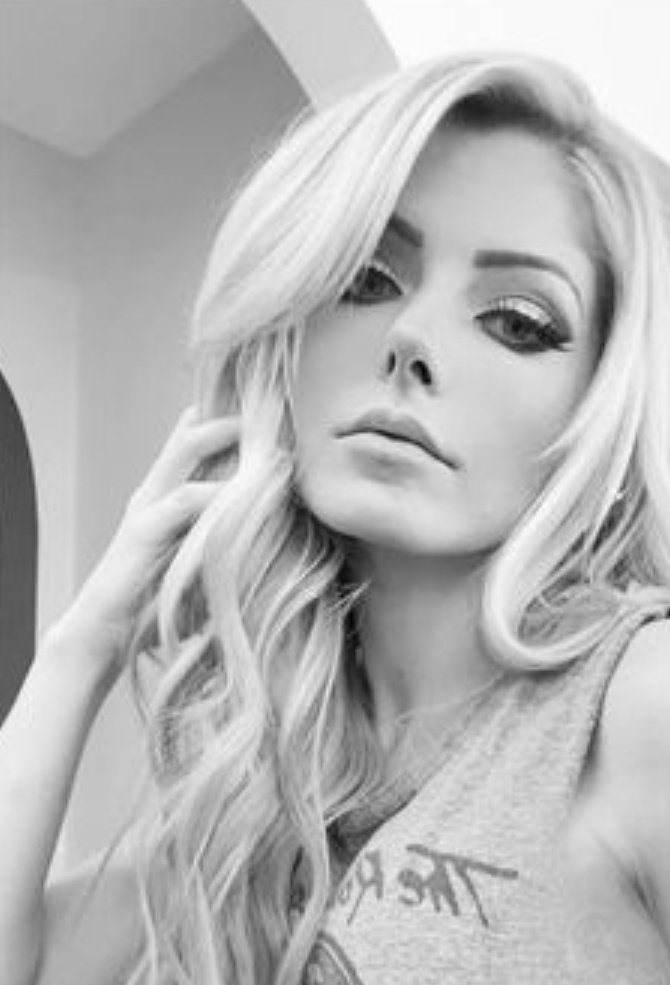 FiendishLover's tweet image. "Through the night, finding vibes, Moonlight Sonata."