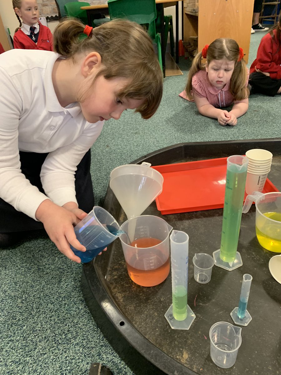 oldgupsyr2's tweet photo. Today 2GT had lots of fun exploring capacity and volume , especially when the colours mixed ! #GUPSNum #mathsandnumeracy @GlanUskPS ๐ง https://t.co/Jb4SYlj4Sd