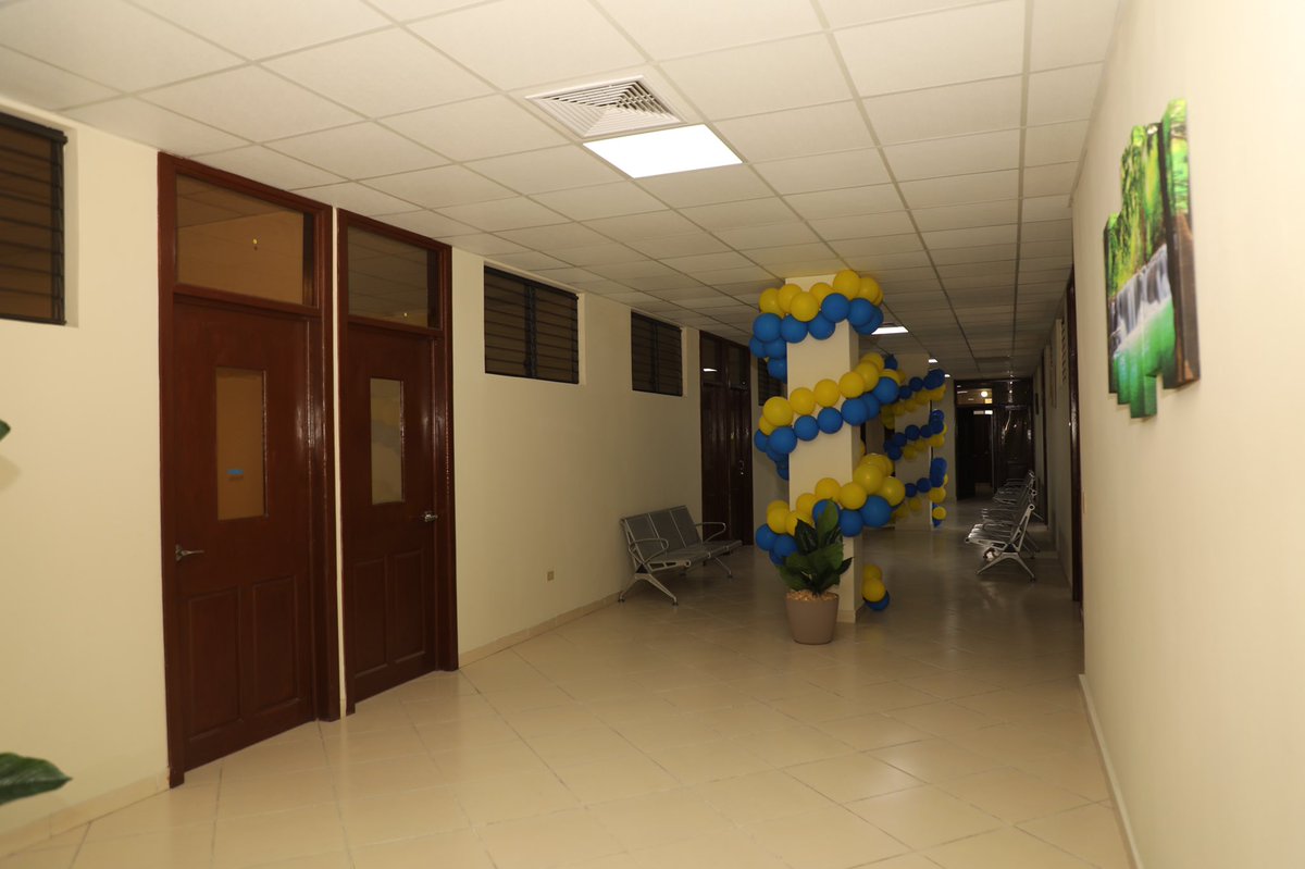 moisejovenel's tweet photo. C'est avec plaisir que je procède à l'inauguration du nouveau bâtiment de la Douane de l’Aéroport de Port-au-Prince. Grâce à l’engagement des différents acteurs impliqués dans cette démarche, nous avons vu s'élever ce bâtiment qui abritera dorénavant le personnel de la Douane. https://t.co/U43THMjaOB