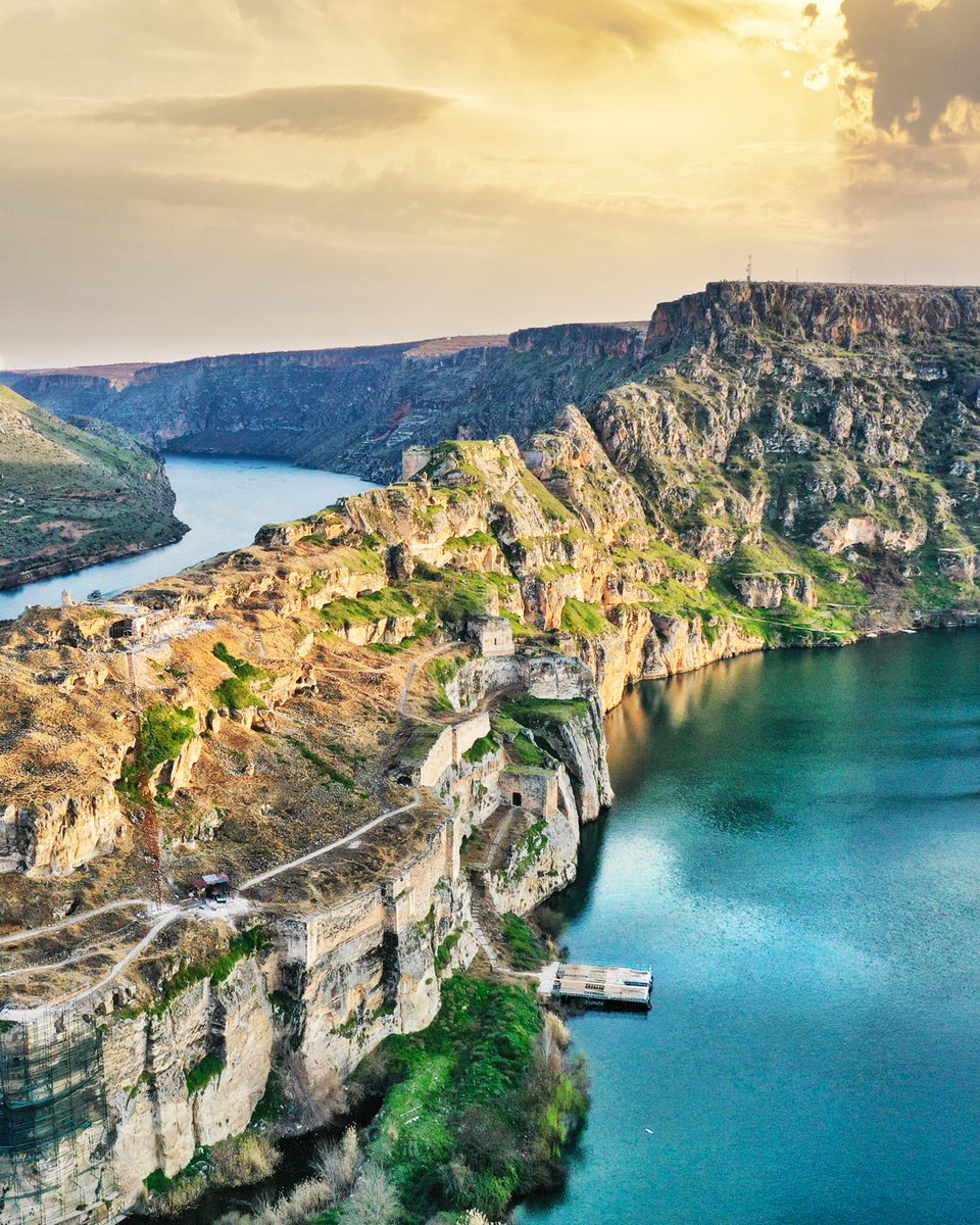 mustafaozsayan's tweet photo. 📍Gaziantep Rumkale

Gaziantep İli, Yavuzeli İlçesi, Kasaba köyünün yakınında bulunan Rumkale; Merzimen Çayı’nın Fırat Nehri ile birleştiği yerde, dik kayalar üzerindedir. 

.
#gaziantep  #rumkalesi https://t.co/jcbudyuSoa