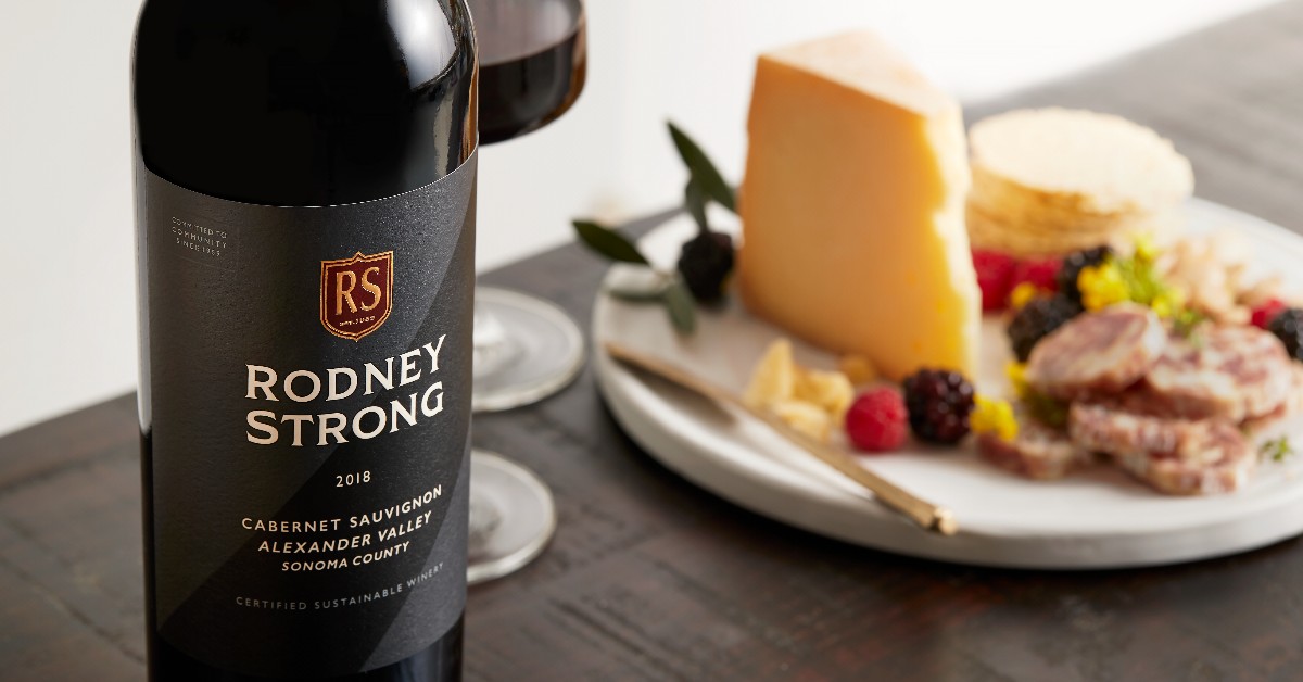 New release alert! Rodney Strong Vineyard’s 2018 Alexander Valley Cabernet Sauvignon will delight your palate with flavors of lush, red plum, dark berries, and hints of cassis and milk chocolate. 

Add this #wine to your cellar now: fal.cn/3eF31