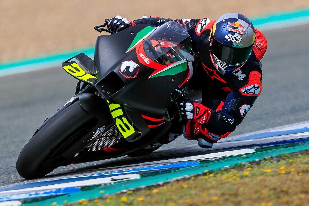 denkmit's tweet photo. Dovi! On an Aprilia! Who’d have thought it?! (📸 @MotoGP) https://t.co/I8VjZnGZwF