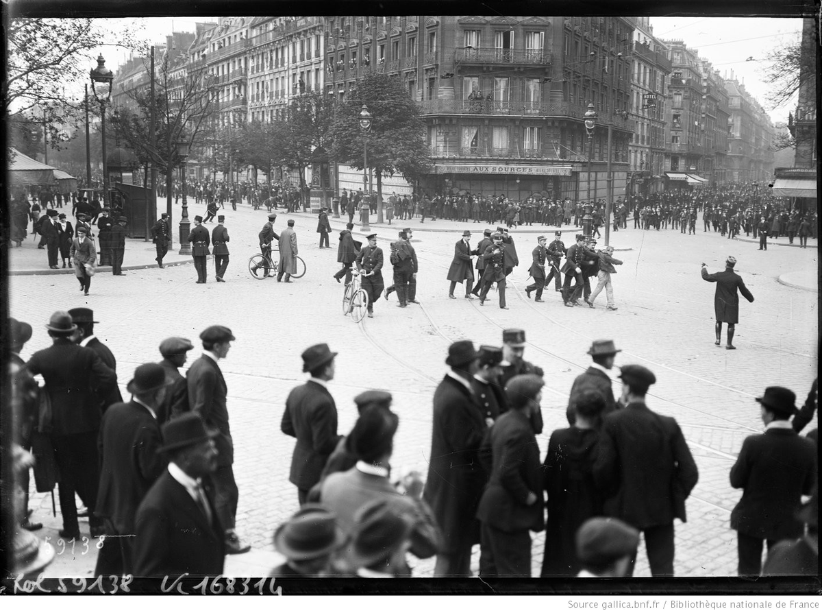 Anecdote d'entrée de jeu : j'y ai appris que la première utilisation des gaz lacrymogènes en France a eu lieu le 1er Mai 1920, à une époque où les manifestations battaient leur plein, une tentative de révolution qui divsera la CGT ayant eu lieu à cette époque.