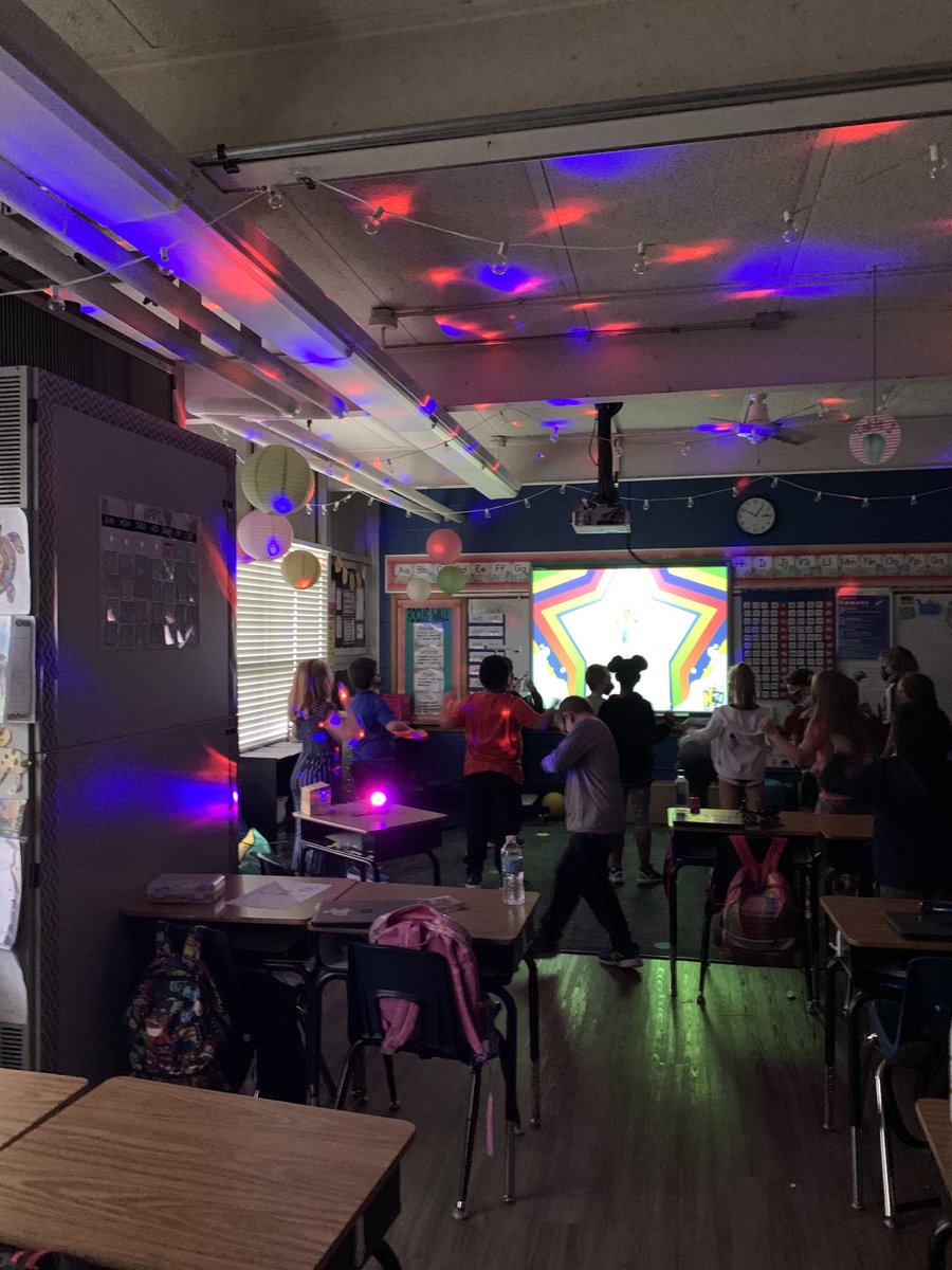 TwainElementary's tweet photo. Starting off the Monday with a disco dance party! You should try it! ⁦@heyyy_aj⁩ ⁦@officialSPS⁩ https://t.co/9EzTdlj8Z4