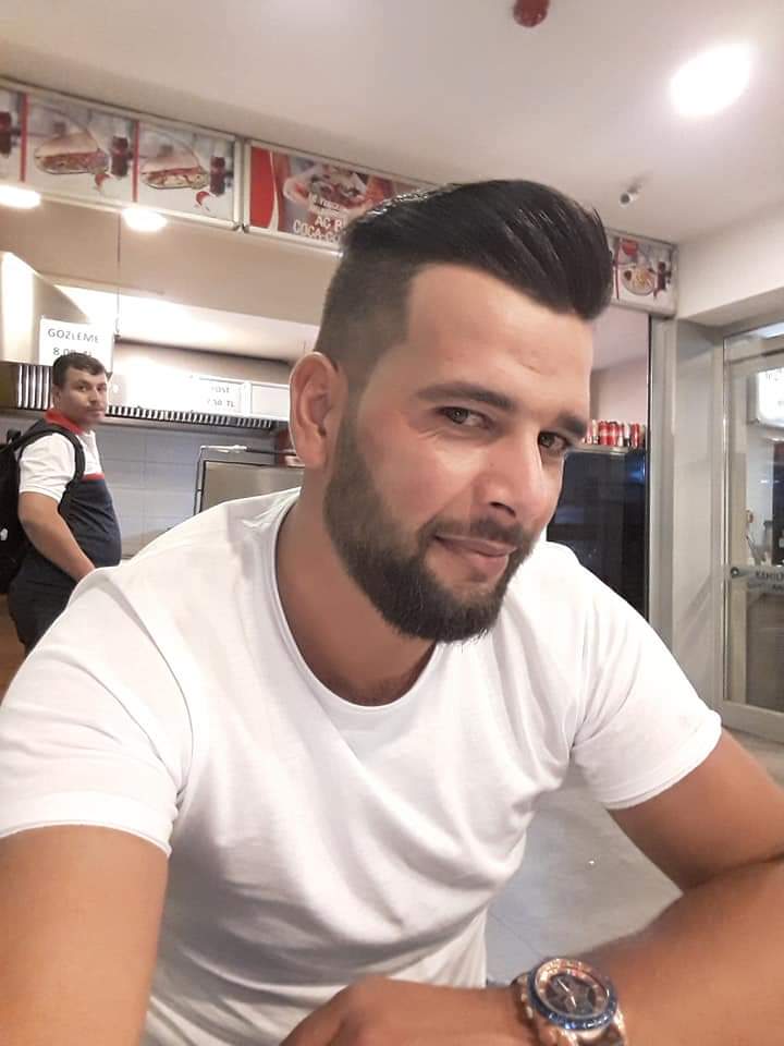 #poyrazicinadalet

2 yaşındaki poyraz bebeği istismar eden ve vücudunda bir çok kemiği kıran beyin kanaması geçirmesine sebep olan ve 8 ayrı suç dosyası bulunan Yaşar Ercan teşhir edilmeli!