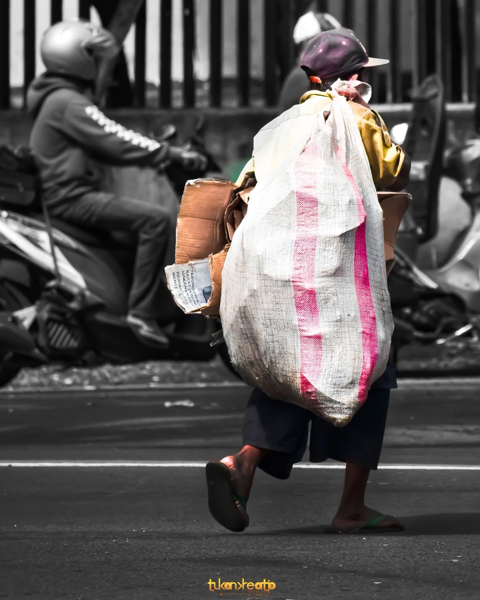 tukankreatip147's tweet photo. #people #malangraya #photography #streetphotography #asalnyodrek #activitywatch #2021 https://t.co/U8uOStKq7O