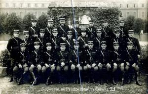 La mise en place d'une gendarmerie mobile s'est fait presque clandestinement dès 1921. Elle prendra de plus en plus d'importance et évoluera en Garde Républicaine Mobile en 1926.