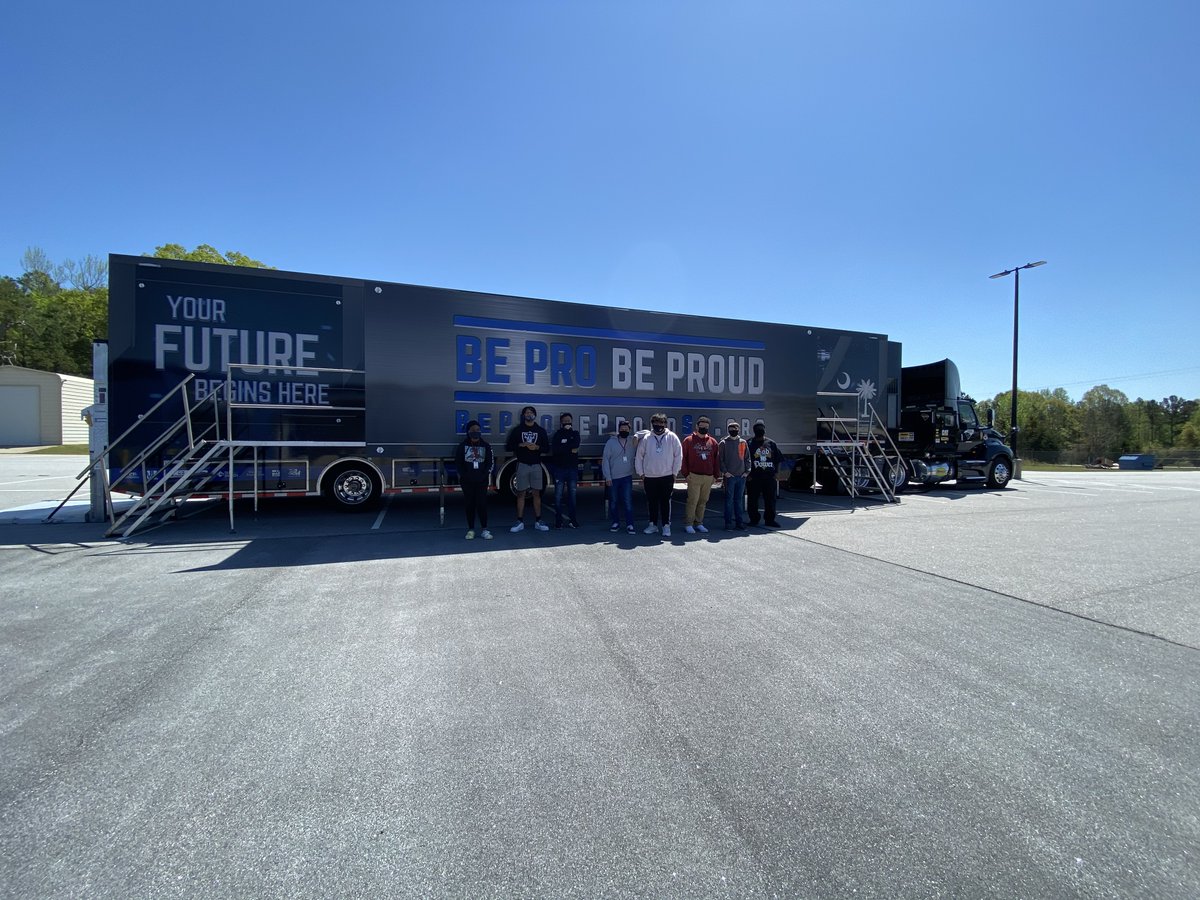 ClintonHSGuide's tweet photo. Select 9th and 10th grade students travelled to the Laurens Center for Advanced Manufacturing to tour and to participate in "Be Pro, Be Proud" today.  Students learned about careers in the Manufacturing pathway. https://t.co/VUry6xeg3g