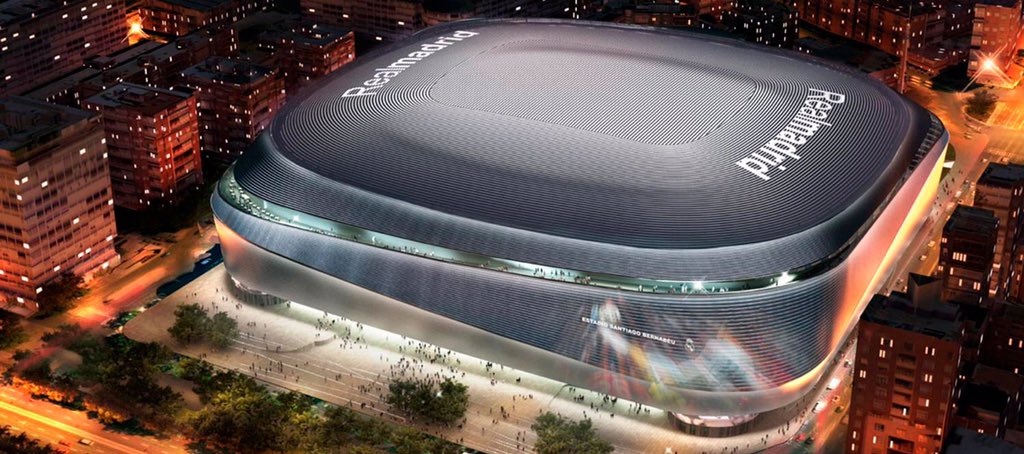 Enfin le stade qui porte son nom, l’un des plus légendaires de l’histoire, Estadio Santiago Bernabéu.Chaque année, le Real lui rend hommage avec le Trophée Santiago-Bernabéu.