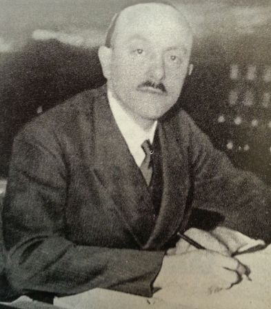 La police a quant à elle évolué d'une police très peu centralisée vers un fonctionnement chapeautée par le ministère de l'intérieur dans les années 1920/30, avec une nette augmentation du renseignement et la création de la Direction Générale de la Sûreté Nationale 