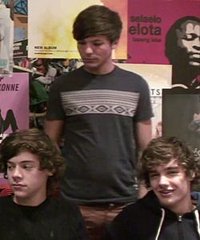 louis tomlinson's tummy— a very big thread