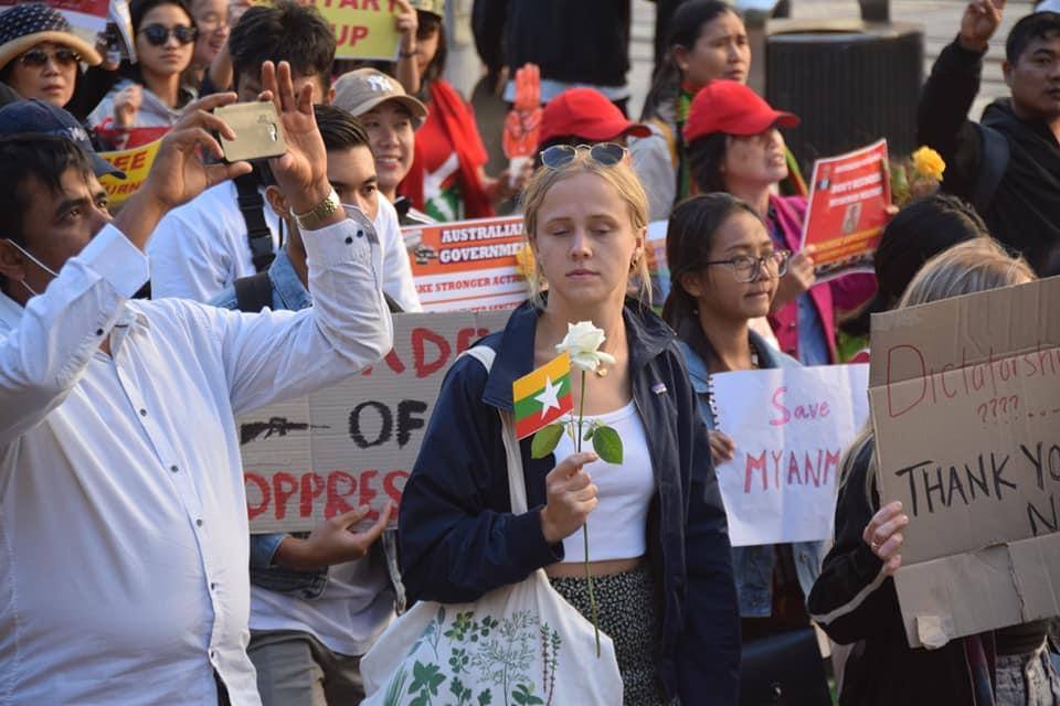 Myanmar nationalities and some Australians marched in Sydney yesterday. Some wore different ethnic group costumes and rallied against mass murders and violations of human rights happening in Myanmar.
JUNTA MASSACRE
#Apr12Coup 
#WhatsHappeningInMyanmar