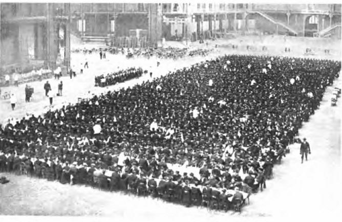 Les années 1927-32 ont vu une montée des manifestations communistes avec le fameux jeudi 1er août 1929, où le préfet Chiappe a mobilisé des milliers d'hommes et de soldats pour mater la révolte.