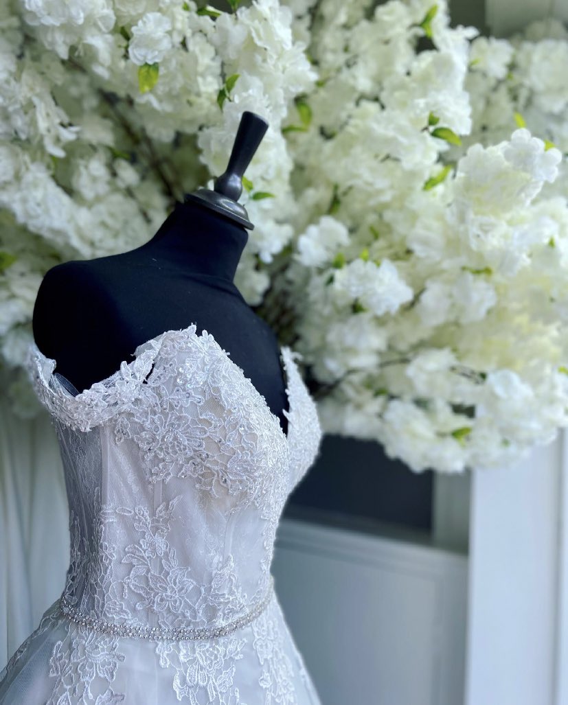 becauseiloveu2's tweet photo. W o W what a first day! 

THANKYOU SO MUCH to everyone who has send a message saying hello, rung us and wished us well, checked in on us and waved as they walked past.

#sayyestothedress #bridetobe #weddingdress #misstomrs #soontobemrs #sayyes https://t.co/0DWlH7wY8l
