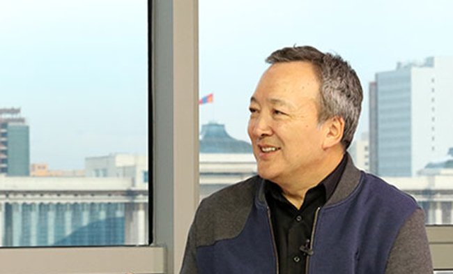 Энэ удаагийн Ерөнхийлөгчийн сонгуулиар болдогсон бол АН дотоод зөрчлөө шийдэж нэгдсэн нэг бодлогоор Э.Бат-Үүлийг,МАН УИХ -ын гишүүн Ц.Мөнх-Оргилийг,ХҮН намаас Д.Энхбатыг дэвшүүлчихвэл итгэл найдвар төрүүлж гал бадарсан жинхэнэ сонгууль болнодоо.Миний хувийн бодол төсөөлөл юм шүү.